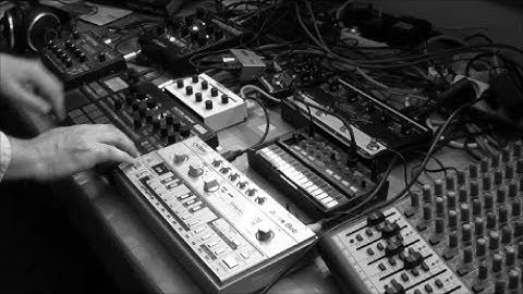 acid house live jam "How can you be so" TT 303, MB 33, Tetra, Volca, Electribe