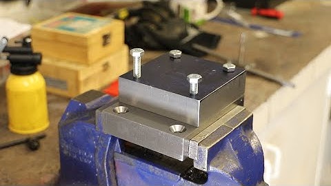 WM250V Fixed Toolpost Part 4 (corrected title)