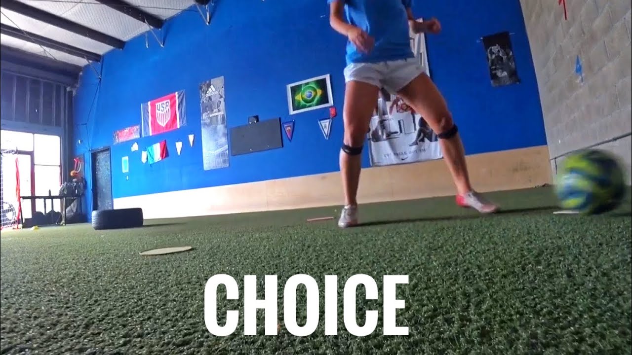 Soccer training ball mastery, technical skills and drills. 1v1 turning moves, dynamic balance