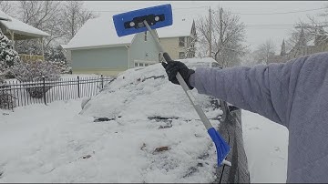 Snow Joe iLLUM-N-BROOM 4-IN-1 Snow Broom - Hands On Review