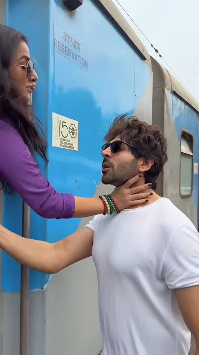 Kartik Aaryan & Vidya Balan's DDLJ moment with an EPIC twist 🤣 #shorts #kartikaaryan #vidyabalan