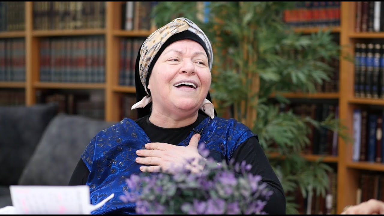 ''עד גיל 45 לא הייתה לי אמונה בכלל'' - הרבנית לאה קוק בשיחה מרתקת עם הרבנית חגית שירה | להגיע רחוק