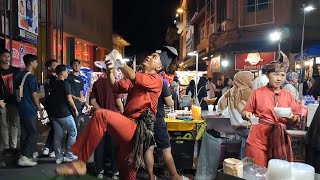 Coconut Joggling In Jonker Street Night Marketmalacca