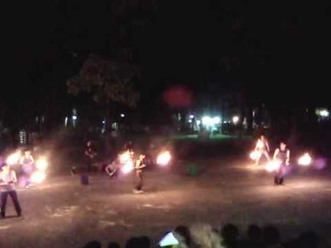 南大應數104級迎新宿營　晚會火棍表演