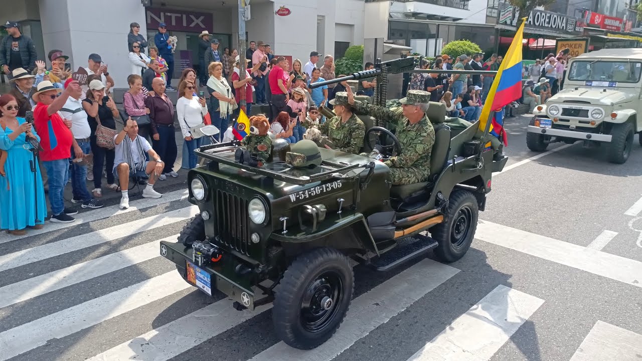 🚗✨ Desfile de Carros Antiguos – Feria de Manizales 2026 ✨🚗