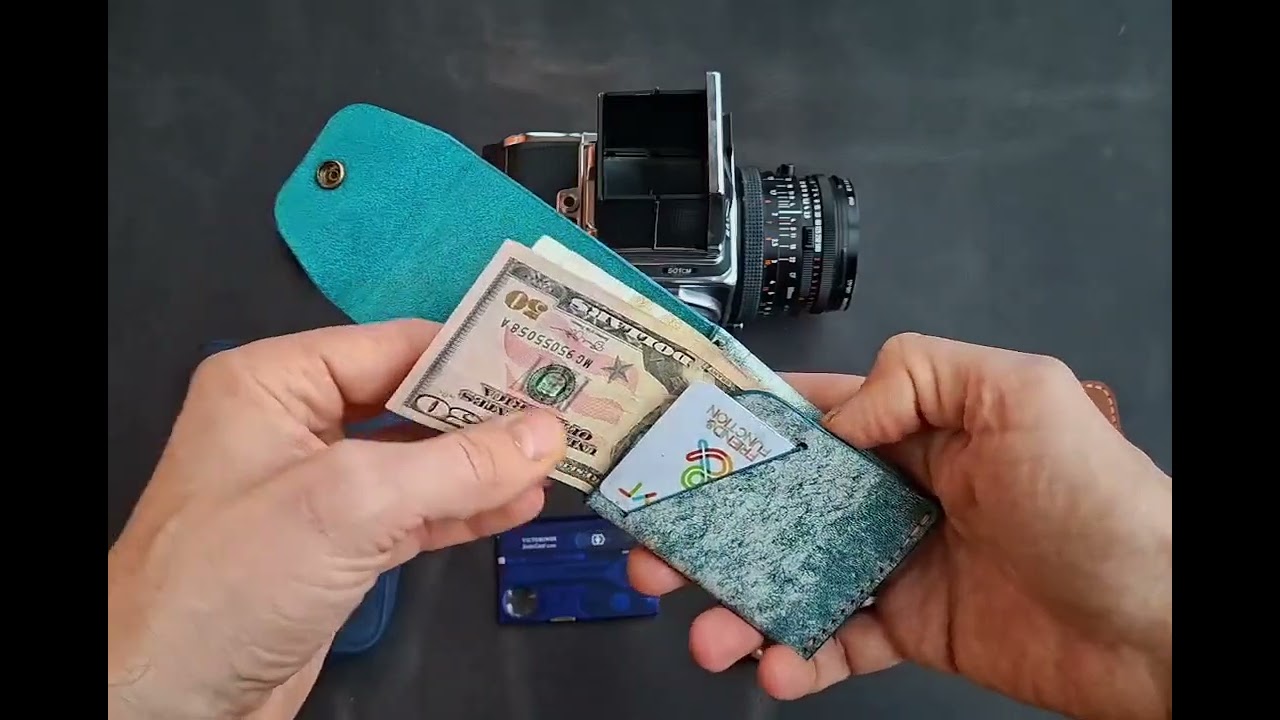 Обзор на кардхолдер от Hirvi EDC 