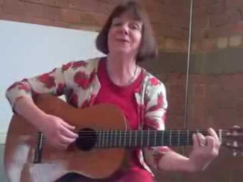 julia-donaldson-singing-funny-face-from-the-gruffalo-song-and-other-songs