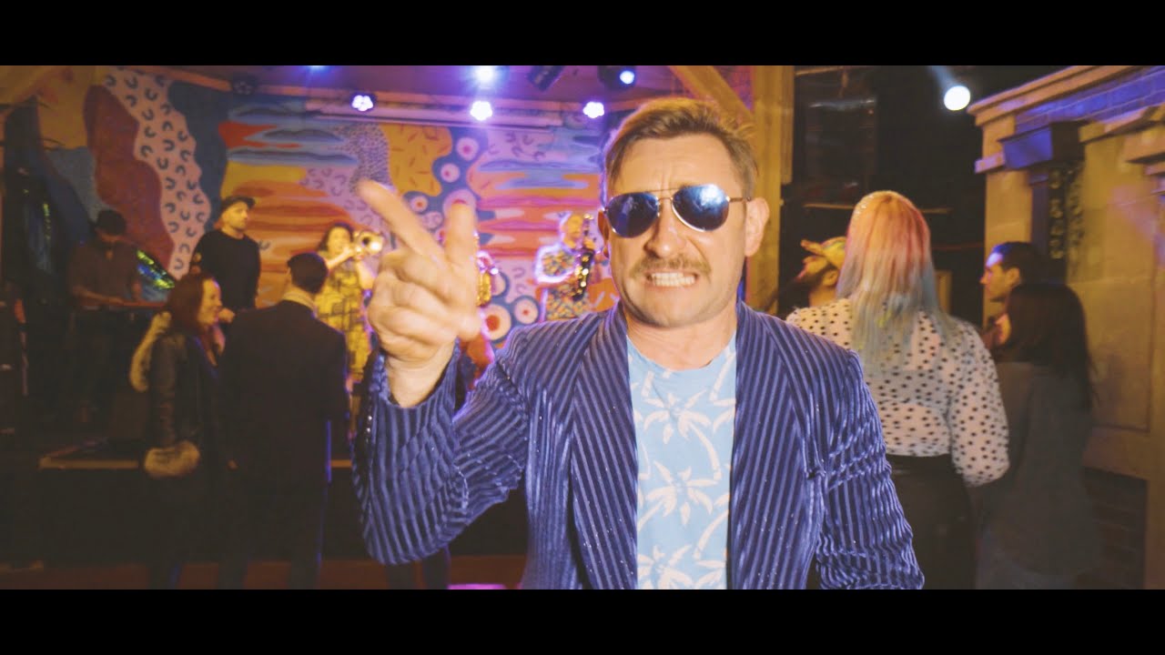 Guarda Mad Apple Circus - Funk Bunker feat. Y Dott (Official Video) su YouTube Guarda Mad Apple Circus - Funk Bunker feat. Y Dott (Official Video) su YouTube