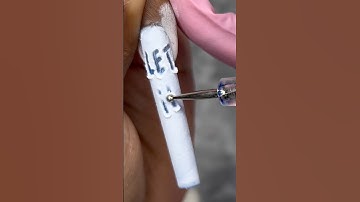 You NEED to try this ! 💅🏽❄️ #christmasnails