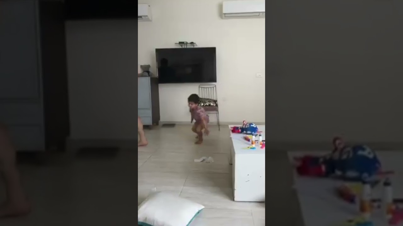 Flying beast || Playing with Mau and rashi || 