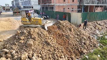 Skillful Driver Work! D31P Bulldozer & Dump Trucks Team Up to Move Stone & Soil for Land Filling