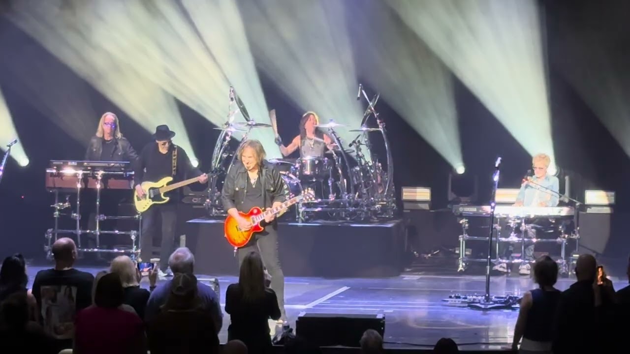 KEVIN CRONIN BAND - Keep On Loving You - Rock Legends Cruise XIII 