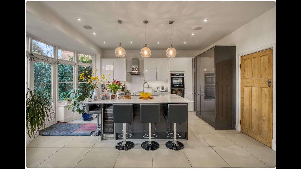 Stunning 5 Bed Surrounded by Alexandra Palace Park, Muswell Hill | The Avenue, London N10