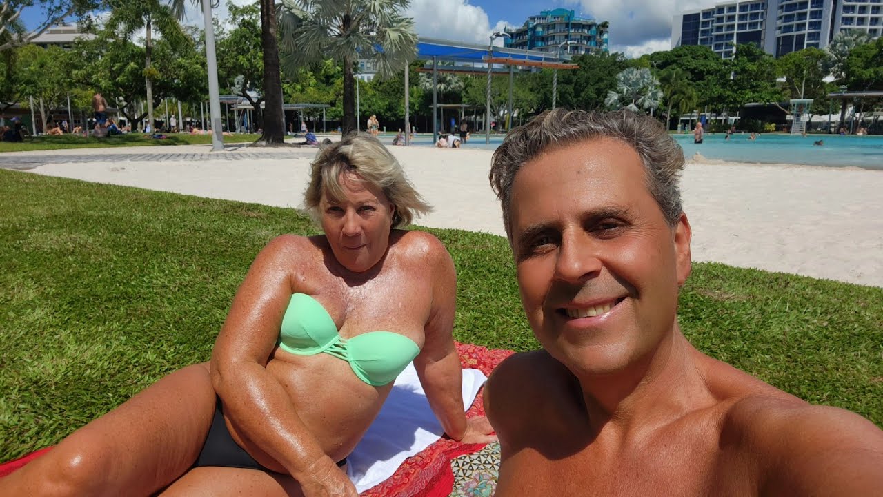 Почему бы нам не жить в FNQ? Охлаждаемся в лагуне Эспланада в Кэрнсе! ☀️