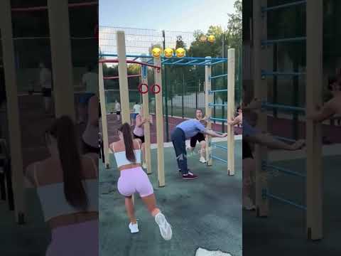 😬Учитесь, пацаны где и как знакомиться с красивыми девушками😁💪🏋️🤸