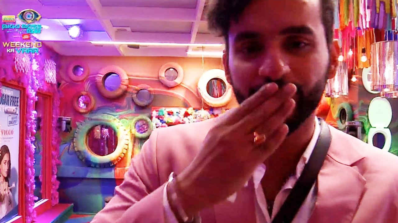 Bigg Boss OTT 2 | Fukra Insaan Missing His Mummy Papa, Emotional Moment