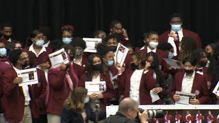Suburban Chicago school's entire class of 2022 is heading to college | ABC7 Chicago