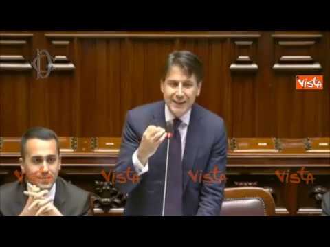 Conte: "Ognuno di voi ha il suo conflitto d'interessi" e scoppia la bagarre alla Camera