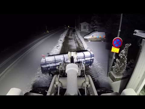 Video: Mini Snow Clearing Tractor: Kuinka Valita Pieni Lumipuhallustraktori, Jossa On Lumilapio? Hyödyllisten Lumenpoistomallien Ominaisuudet