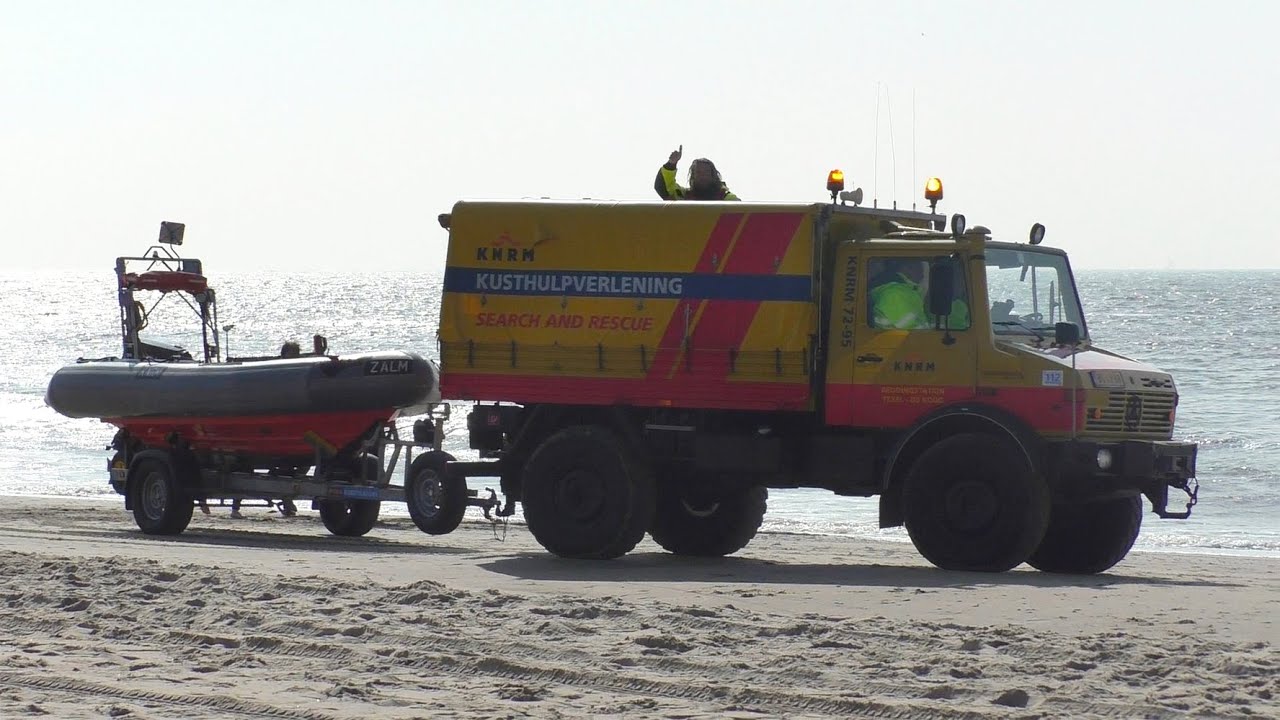 P1 KNRM Texel | Reddingsstation De Koog KustHulpverleningsVoertuig + Reddingsboot Zalm rukken uit