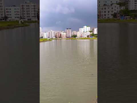 মেঘলা আকাশ শান্ত লেক আর মিষ্টি বাতাস। প্রকৃতির অপূর্ব এক ভালোবাসার ছোয়া।#highlights