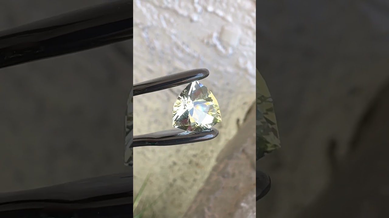 22260-natural-untreated-gold-yellow-topaz-4.36-ct-trillion-ravenstein