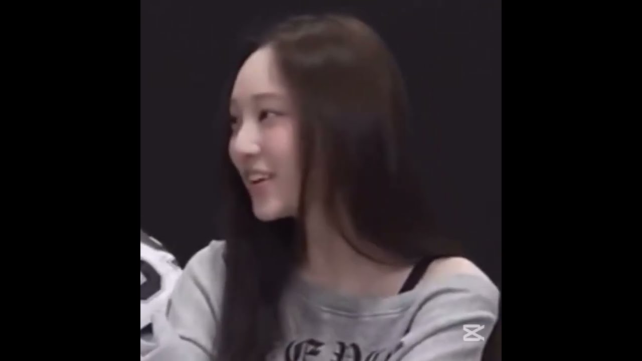 Youngseo Always Looks At Him Alldayproject Wooseo