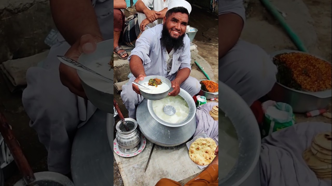 Village Desi Sarson ka Saag & Makki ki Roti | Road side selling Desi Makki ki Roti #makkiroti