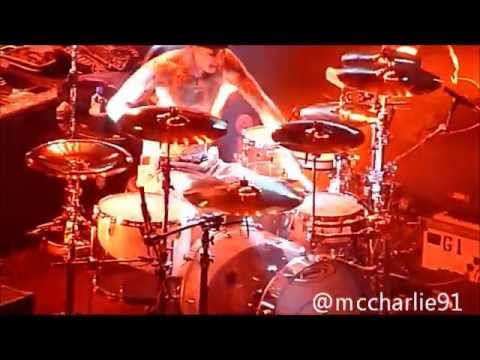 Blink 182 - Travis Barker - Drum Solo (London O2 8th June ...