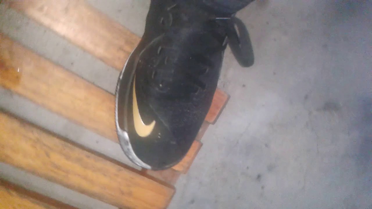 mens nike flyby low