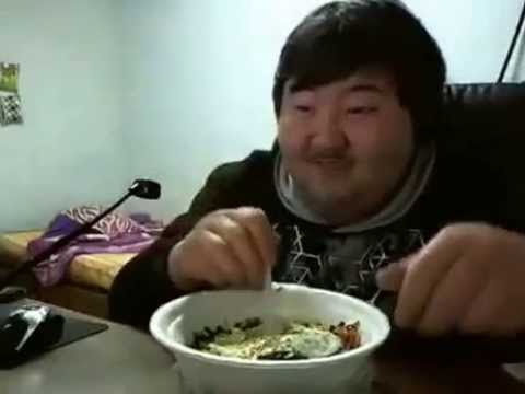 laughing-guy-who-loves-food-goes-nuts!