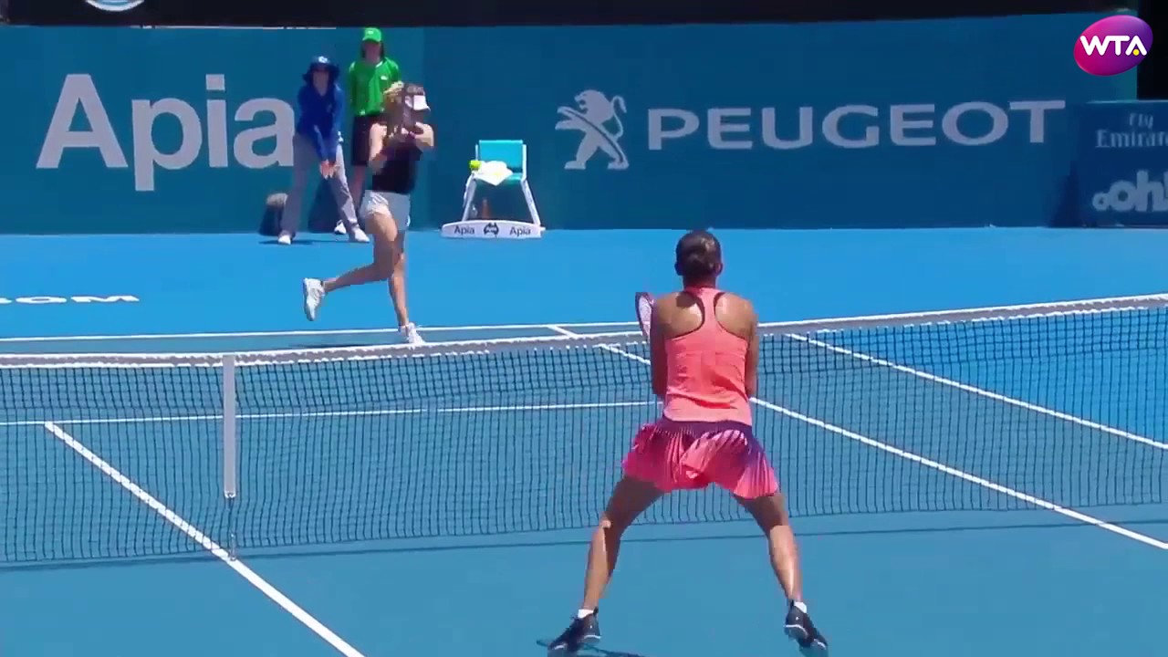 2017 Apia International Sydney Day 1 Shot of the Day | Genie Bouchard