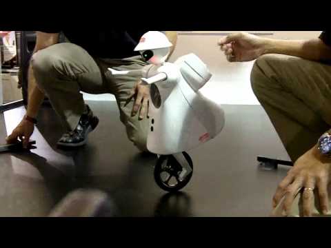 CES 2011: Murata Robots Demo