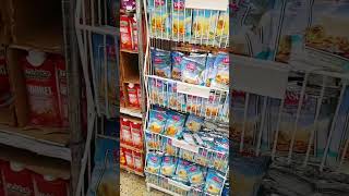 Manipulatie van het vullen van de schappen in Jamaicaanse supermarkten.