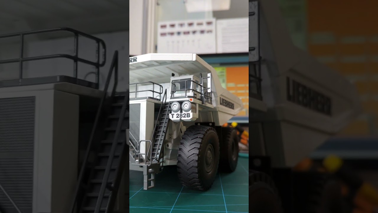 Unboxing a GIANT Liebherr Mining Tipper 