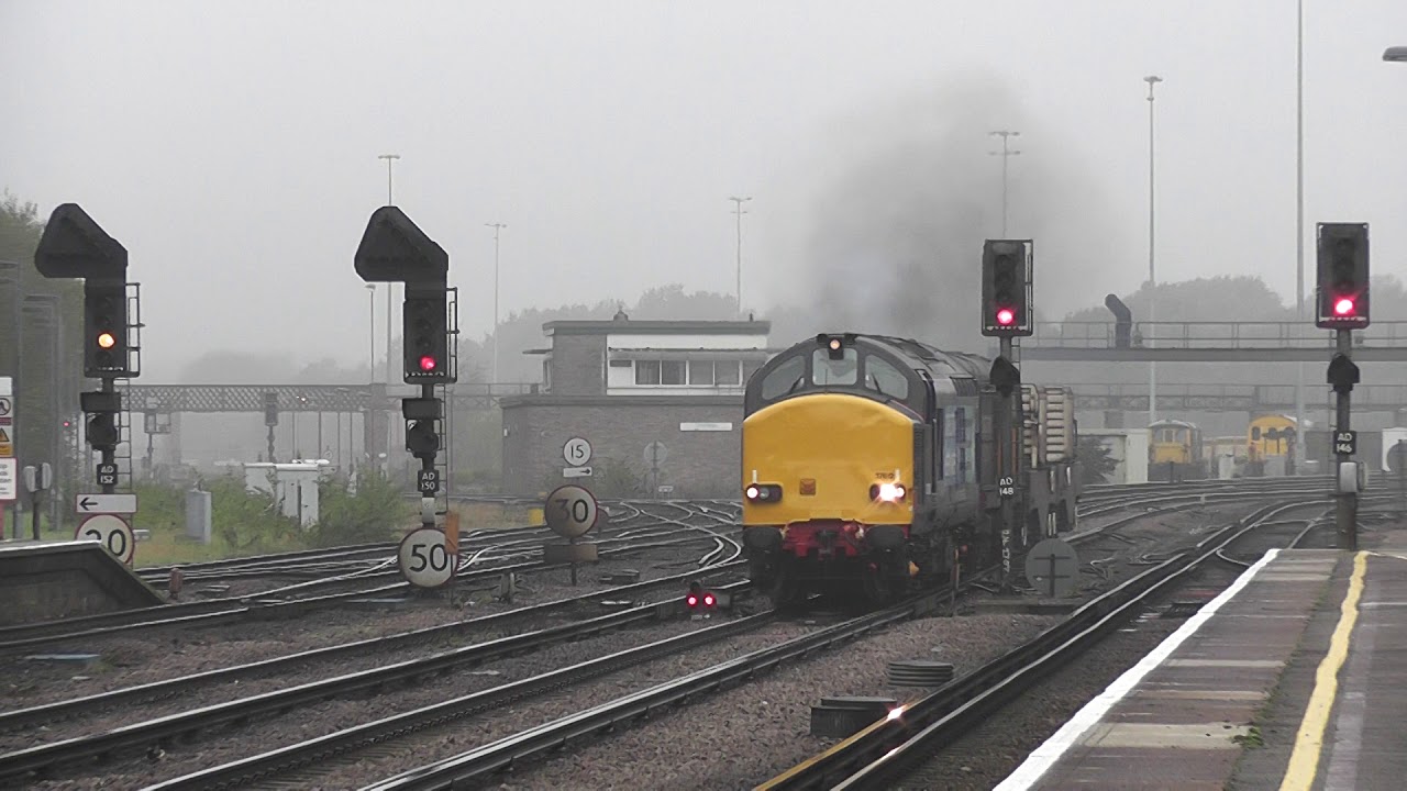 (HD) Freshly painted DRS 37612 & 20309 THRASH through Tonbridge working 6O62 11/11/11