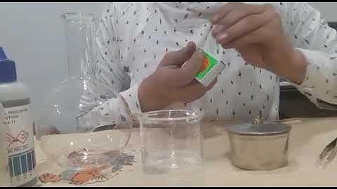 Magnesium reacts with oxygen to form magnesium oxide.