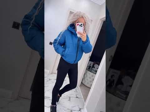 Стильна жіноча куртка з капюшоном (Розмір S (42-44), M (44-46), L (48-50)), Синя, видео 2