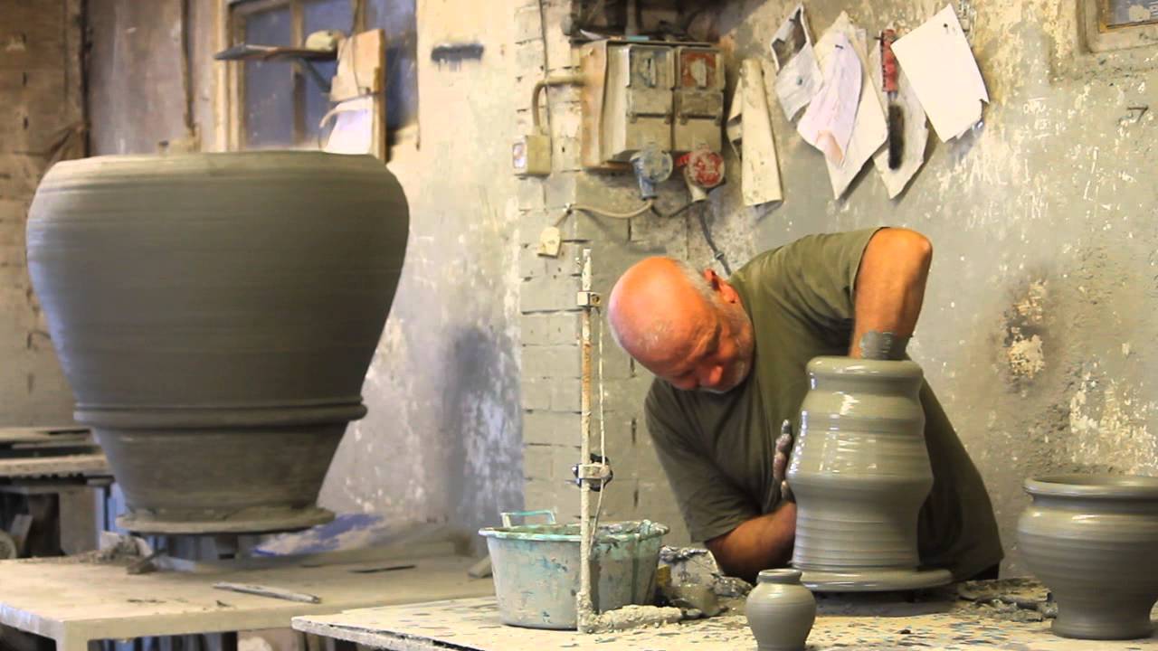 Tornio, lavorazione vaso di argilla 