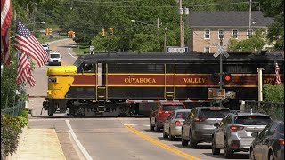 ALCO FPA 4 locomotives pull vintage passenger train CVSR 6771 Cuyahoga Valley Scenic Railroad screenshot 1