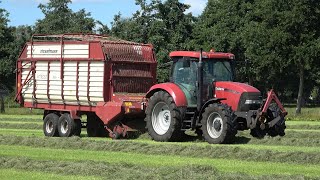 Gras oprapen met Case IH Maxxum 115x en Strautmann Vitesse 260 opraapwagen (2020)