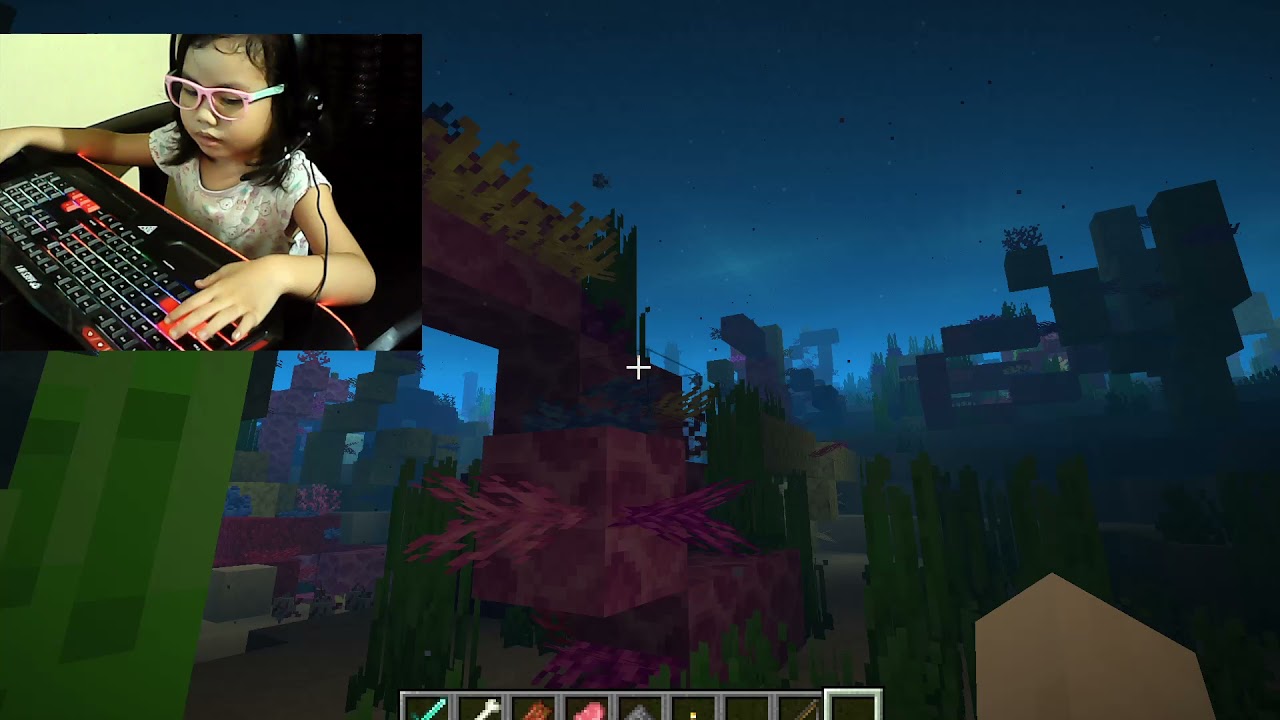 Exploring underwater in MINECRAFT! Finding NEMO!