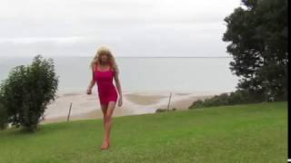 Pink mini dress pose xoxo screenshot 1