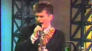 Video thumbnail of "RADIO FUTURA - A CARA O CRUZ - MEXICO 1988."