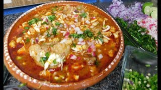 Tienes que probar el Pozole con carne de Res pero con El Sazón de Toñita