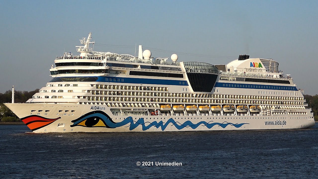 AIDAluna | the amazing voluminous ship horn of the AIDA Cruises ship | 4K-Quality-Video