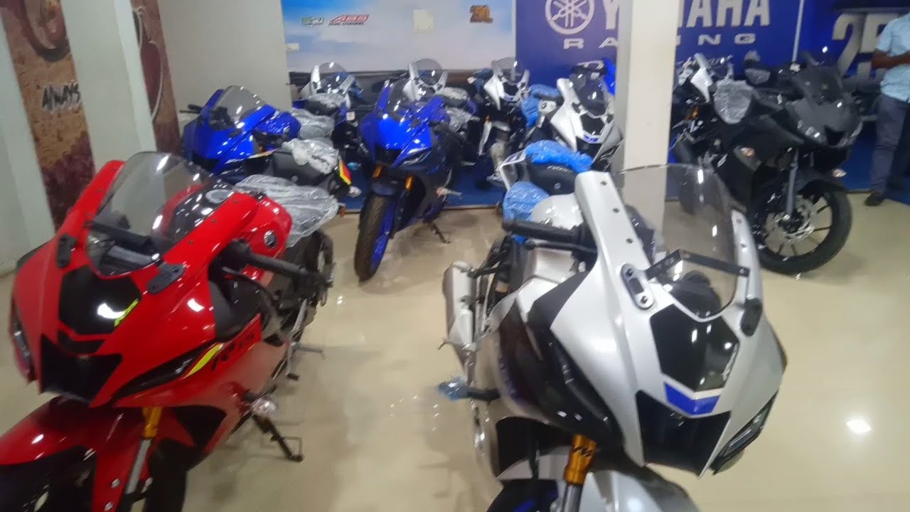 r15 ka price kya hai