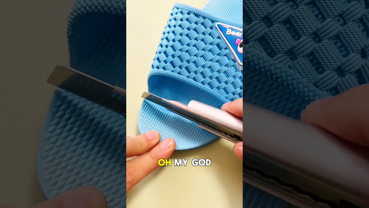 Сумасшедшая тётя починила мои новые тапочки суперклеем 😭 