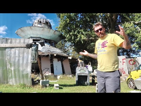 500 Mile Road Trip From South Carolina To Florida - Inside UFO Welcome Center & Other Roadside Stuff