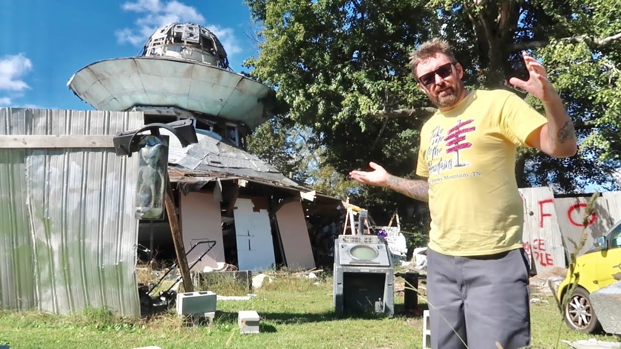 500 Mile Road Trip From South Carolina To Florida - Inside UFO Welcome Center & Other Roadside Stuff